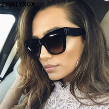 Carica l&#39;immagine nel visualizzatore di Gallery, Occhiali da sole sfumati retrò Donne Designer di marca Lenti con montatura Classic Rivet Shades Donna Uomo Occhiali Oculos De Sol UV400 