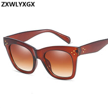Carica l&#39;immagine nel visualizzatore di Gallery, Occhiali da sole sfumati retrò Donne Designer di marca Lenti con montatura Classic Rivet Shades Donna Uomo Occhiali Oculos De Sol UV400 