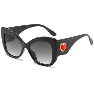 Retro Heart Sunglasses Women Plastic Protect Eyewear Women Designer Sun Glasses Stylish Oversized Shades