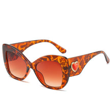 Load image into Gallery viewer, Retro Heart Sunglasses Women Plastic Protect Eyewear Women Designer Sun Glasses Stylish Oversized Shades