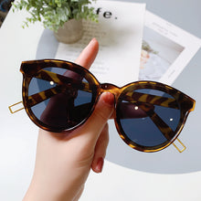Load image into Gallery viewer, Retro Oversized Round Sunglasses Women Brand Designer Gradient Sunglasses Goggles Men Shades UV400 Oculos De Sol