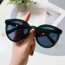 Load image into Gallery viewer, Retro Oversized Round Sunglasses Women Brand Designer Gradient Sunglasses Goggles Men Shades UV400 Oculos De Sol