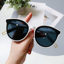 Load image into Gallery viewer, Retro Oversized Round Sunglasses Women Brand Designer Gradient Sunglasses Goggles Men Shades UV400 Oculos De Sol