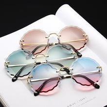 Load image into Gallery viewer, Retro flower-shaped Gradient Shades for women&#39;s sunglasses stylish rimless edge-cut lenses