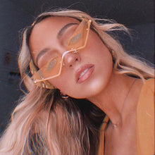Carica l&#39;immagine nel visualizzatore di Gallery, Rimless Steampunk Sunglasses Women Metal Vintage Sun Glasses Men Eyewear Retro Frameless Punk Sunglasses Cat Eye Shades UV400