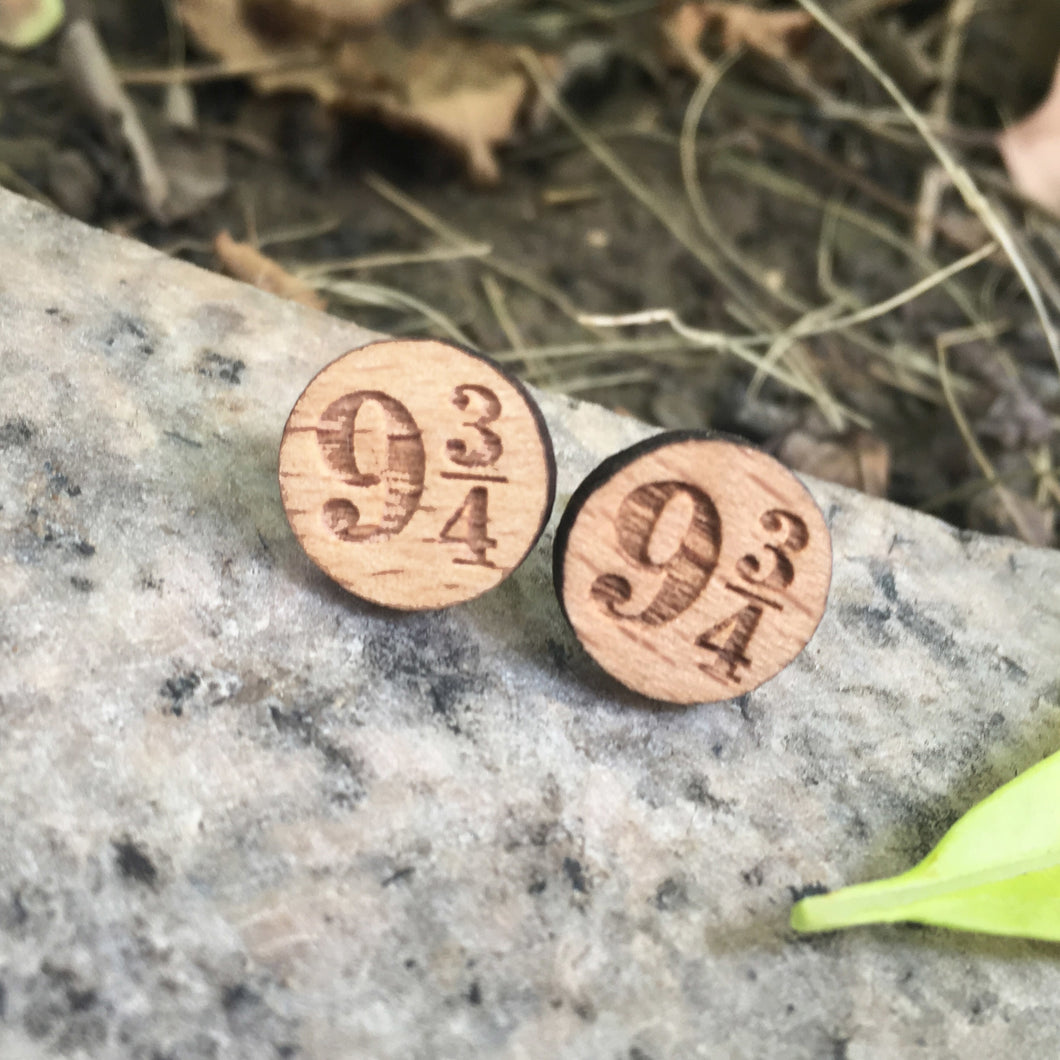 Round Harry Philosopher's Stone Engraved Solid Wood Earring Platform 9 3/4 Deathly Hallows Wooden Stud X 1 Pair