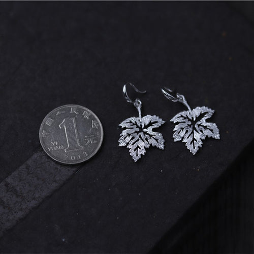 Foglie coreane giapponesi in argento sterling S925 Orecchini lunghi pendenti da donna Orecchini pendenti in acero satinato spazzolato dal bellissimo temperamento 