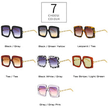 Carica l&#39;immagine nel visualizzatore di Gallery, SO&amp;EI Occhiali da sole con catena in metallo retrò da donna Designer di marca Occhiali da vista quadrati sfumati Occhiali da sole a righe di tendenza 
