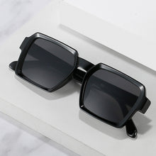 Carica l&#39;immagine nel visualizzatore di Gallery, SO&amp;EI Retro Square Gradient Sunglasses Women Champagne Yellow Shades UV400 Men Trending Sun Glasses