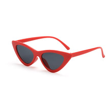 Carica l'immagine nel visualizzatore di Gallery, Sexy Cat Eye Retro Sunglasses Small Triangle Sunglasses Female Shades Ladies Trending Streetwear Eyewear UV400 Eyewear