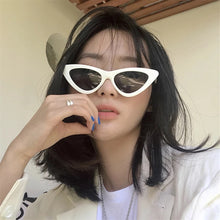 Carica l'immagine nel visualizzatore di Gallery, Sexy Cat Eye Retro Sunglasses Small Triangle Sunglasses Female Shades Ladies Trending Streetwear Eyewear UV400 Eyewear