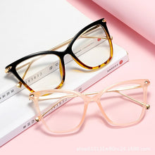 Carica l&#39;immagine nel visualizzatore di Gallery, Simple Retro Cat Eye Clear Glasses Women Brand Man Blue-ray Optical Eyewear Frame nerd optical frames clear Glasses O332