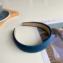 Load image into Gallery viewer, Simulation Pearl Hairbands Women Hair Accessories Vintage Handmade Hoops Autumn/Winter Headband Ornaments 2023 Head Wrap