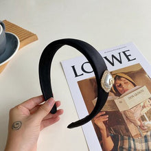 Load image into Gallery viewer, Simulation Pearl Hairbands Women Hair Accessories Vintage Handmade Hoops Autumn/Winter Headband Ornaments 2023 Head Wrap