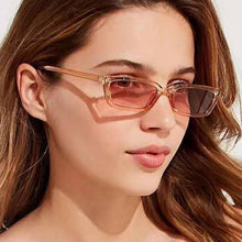 Carica l'immagine nel visualizzatore di Gallery, Occhiali da sole Cat Eye piccoli da donna Occhiali da sole vintage a specchio in plastica retrò neri Occhiali da sole femminili Oculos De Sol Feminino 