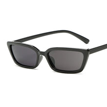 Carica l'immagine nel visualizzatore di Gallery, Occhiali da sole Cat Eye piccoli da donna Occhiali da sole vintage a specchio in plastica retrò neri Occhiali da sole femminili Oculos De Sol Feminino 