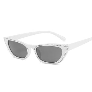Small Frame Cat Eye Sunglasses Women Designer Retro Sunglasses Ladies Imitation Diamond Sunglasses UV400 Óculos de sol femininos