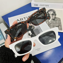 Carica l&#39;immagine nel visualizzatore di Gallery, Occhiali da sole quadrati retrò donne designer di marca occhiali da sole femminili colori caramelle piccola cornice vintage Oculos De Sol очки INS 