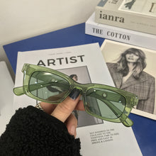 Carica l&#39;immagine nel visualizzatore di Gallery, Occhiali da sole quadrati retrò donne designer di marca occhiali da sole femminili colori caramelle piccola cornice vintage Oculos De Sol очки INS 
