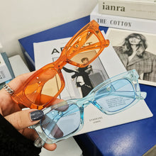 Carica l&#39;immagine nel visualizzatore di Gallery, Occhiali da sole quadrati retrò donne designer di marca occhiali da sole femminili colori caramelle piccola cornice vintage Oculos De Sol очки INS 