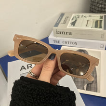 Carica l&#39;immagine nel visualizzatore di Gallery, Occhiali da sole quadrati retrò donne designer di marca occhiali da sole femminili colori caramelle piccola cornice vintage Oculos De Sol очки INS 