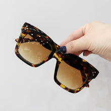 Load image into Gallery viewer, Square Retro Women Sunglasses Brand Designer Female Gradient Sun Glasses Vintage Black Ladies Shades Oculos De Sol