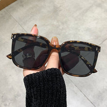 Carica l'immagine nel visualizzatore di Gallery, Square Sunglasses Women Designer  Cat Eye Sun Glasses Female Classic Vintage  Eyewear UV400 Outdoor Oculos De Sol