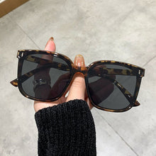 Carica l'immagine nel visualizzatore di Gallery, Square Sunglasses Women Designer  Cat Eye Sun Glasses Female Classic Vintage  Eyewear UV400 Outdoor Oculos De Sol