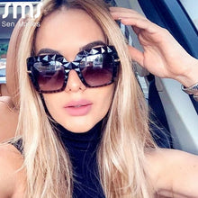 Carica l&#39;immagine nel visualizzatore di Gallery, Square Sunglasses Women Men 2023 Oversized Retro  Brand Designer Sun Glasses Female Male Eyewear Oculos De Sol