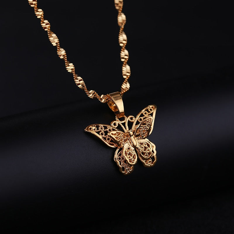 Collane con pendenti con ciondolo a forma di farfalla Girocolli da donna Collare con catena a onda d'acqua Bavaglino in oro giallo 24 carati con gioielli robusti 