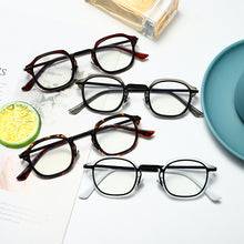 Load image into Gallery viewer, Steampunk Metal Frame Sunglasses Men Small Square Sun Glasses Women UV Protection Male Punk Eyeglasses Gafas De Sol