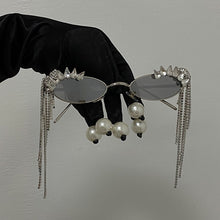 Carica l&#39;immagine nel visualizzatore di Gallery, Steampunk Oval Sunglasses Women Shiny Diamond Tassel Sun Glasses  Crystal Ladies Eyewear Metal Frame Punk Sun Glasses