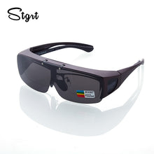 Carica l&#39;immagine nel visualizzatore di Gallery, Stgrt Men Fit Over Sunglasses Polarized Plastic Frame With Lens Folding Wear On Regular Prescription Glasses