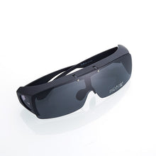 Carica l&#39;immagine nel visualizzatore di Gallery, Stgrt Men Fit Over Sunglasses Polarized Plastic Frame With Lens Folding Wear On Regular Prescription Glasses