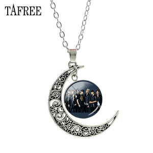 Music Band BTS Moon Pendants Necklaces Souvenir New Creative Men Women Necklace Statement Pendant Badge Jewelry BTS214