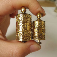 Carica l'immagine nel visualizzatore di Gallery, TGB055 Tibetan Golden Bible Wheel Prayer Box Pendant Tibet Mani Six Words Mantras Babao Amulet lockets