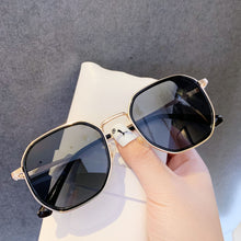 Carica l&#39;immagine nel visualizzatore di Gallery, TR90 boxy high-end sunglasses for women