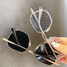 Carica l&#39;immagine nel visualizzatore di Gallery, TR90 boxy high-end sunglasses for women