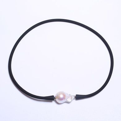 The Baroque Silicone Cord Necklace Pearl Size 15 mm Recreational Style