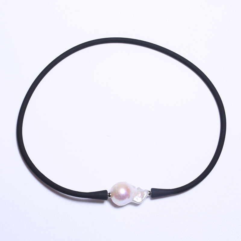The Baroque Silicone Cord Necklace Pearl Size 15 mm Recreational Style