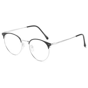 The black frame of the same glasses can be equipped with myopia proof blue light glasses for men and women