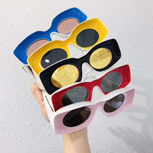 Carica l&#39;immagine nel visualizzatore di Gallery, Trendy Square Sunglasses Women Men Summer  Brand Designer Red Blue Yellow Clear Frame Sun Glasses UV400