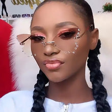 Carica l'immagine nel visualizzatore di Gallery, Occhiali da sole Cat Eye unici senza montatura in cristallo con farfalla per donna Occhiali da sole eleganti in lega con strass femminili 