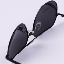Load image into Gallery viewer, Unisex Driver Imitation Sunglasses Adult Metal Toad Sunglass Cool  Brand Ladies Sun Glasses Goggles Shape Eyewear