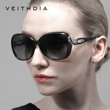 Carica l&#39;immagine nel visualizzatore di Gallery, VEITHDIA Retro TR90 Sun glasses Polarized  Ladies Brand Designer Women Sunglasses Eyewear oculos de sol feminino 7022