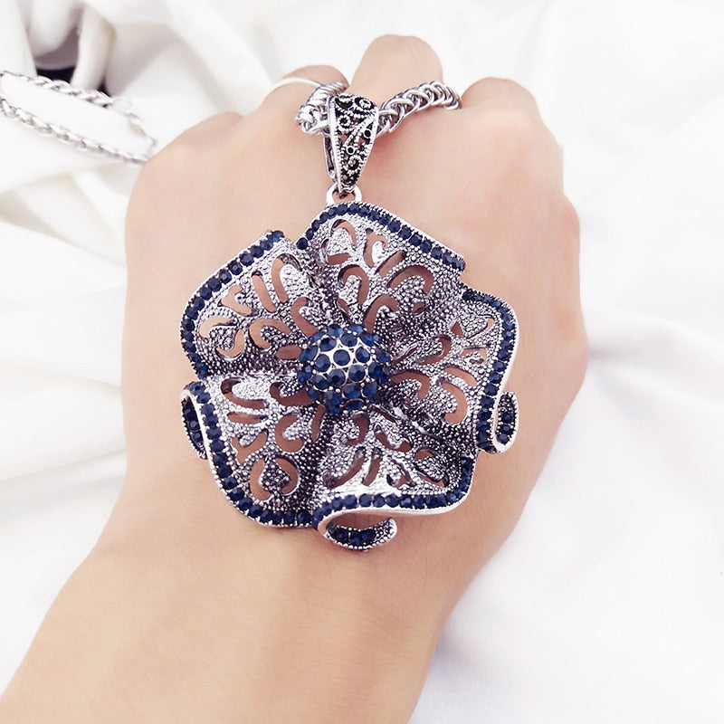 Vintage Flower Long Pendant Necklace Women New Fashion Jewelry Wholesale Sweater Necklaces Christmas Gifts
