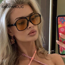 Carica l&#39;immagine nel visualizzatore di Gallery, Vintage Oversized Sunglasses Women Brand Big Frame Sun Glasses Female Candy Colors Ins Style Aviation Oculos De Sol