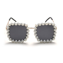 Load image into Gallery viewer, Vintage Pearl Round Sunglasses Women  Brand Designer Alloy Oversized Diamond Glasses Men Retro Shades Oculos