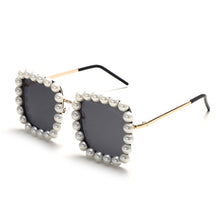 Load image into Gallery viewer, Vintage Pearl Round Sunglasses Women  Brand Designer Alloy Oversized Diamond Glasses Men Retro Shades Oculos