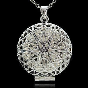 Vintage Photo Locket Pendant Necklace Trendy Hollow Heart Shaped Necklaces & Pendants Fashion Jewelry Accessories